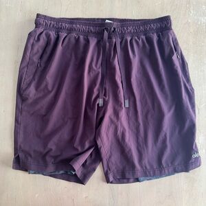 Alo Yoga 7” Unity 2-In-1 Shorts Ox Blood Red Dark Grey Marl Men’s Size 2XL